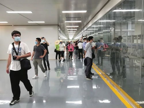 科技护航品质 透明见证安全——数十家媒体走进画景矿泉水数字工厂